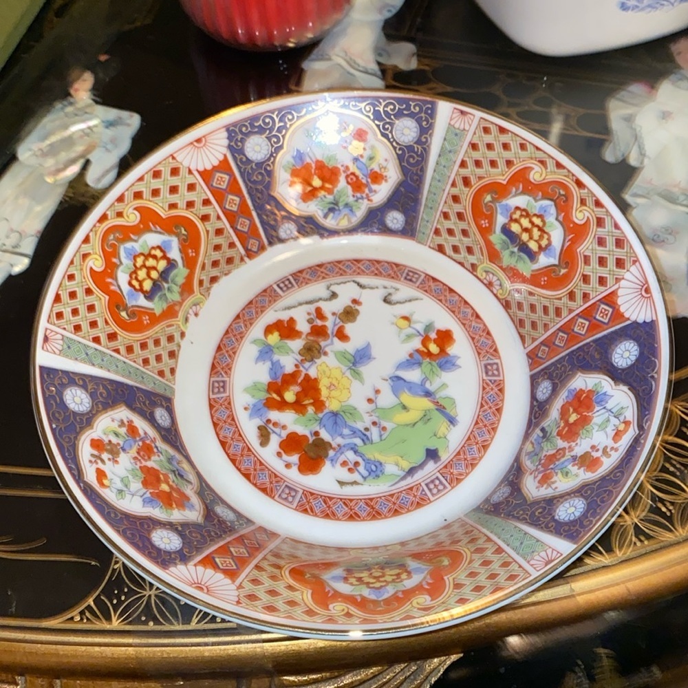 LARGE VINTAGE JAPANESE IMARI PORCELAIN BOWL